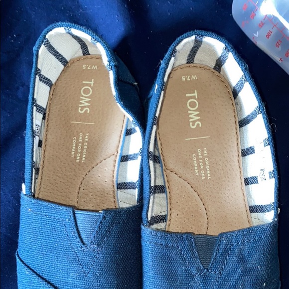 Toms - Picture 2 of 2
